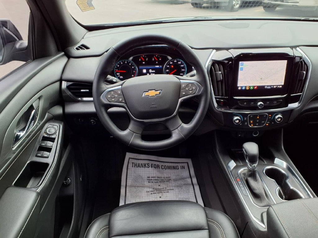 Used 2023 Chevrolet Traverse LT w/ LT Premium Package FWD image 3