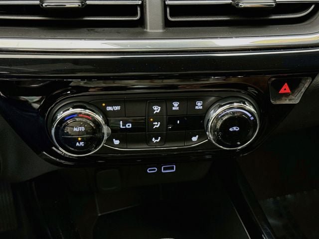 Used 2025 Chevrolet Trax RS w/ Driver Confidence Package FWD image 17