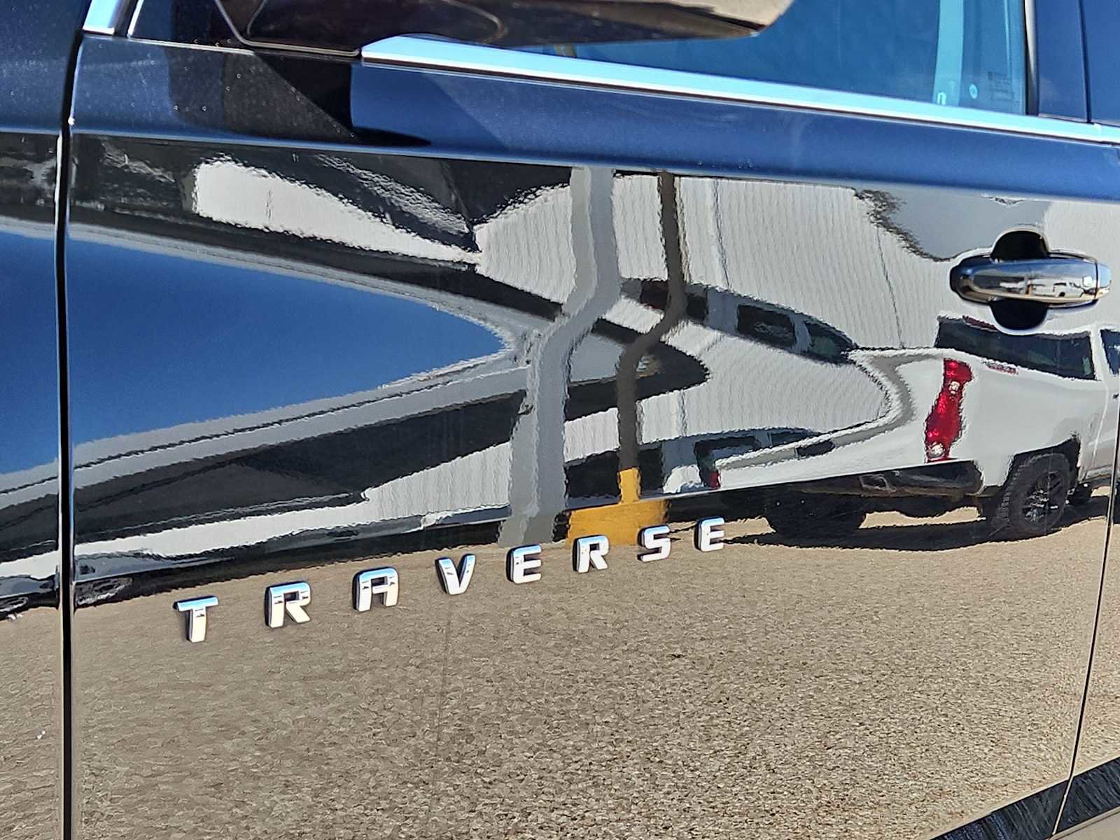 Used 2019 Chevrolet Traverse LT FWD image 11