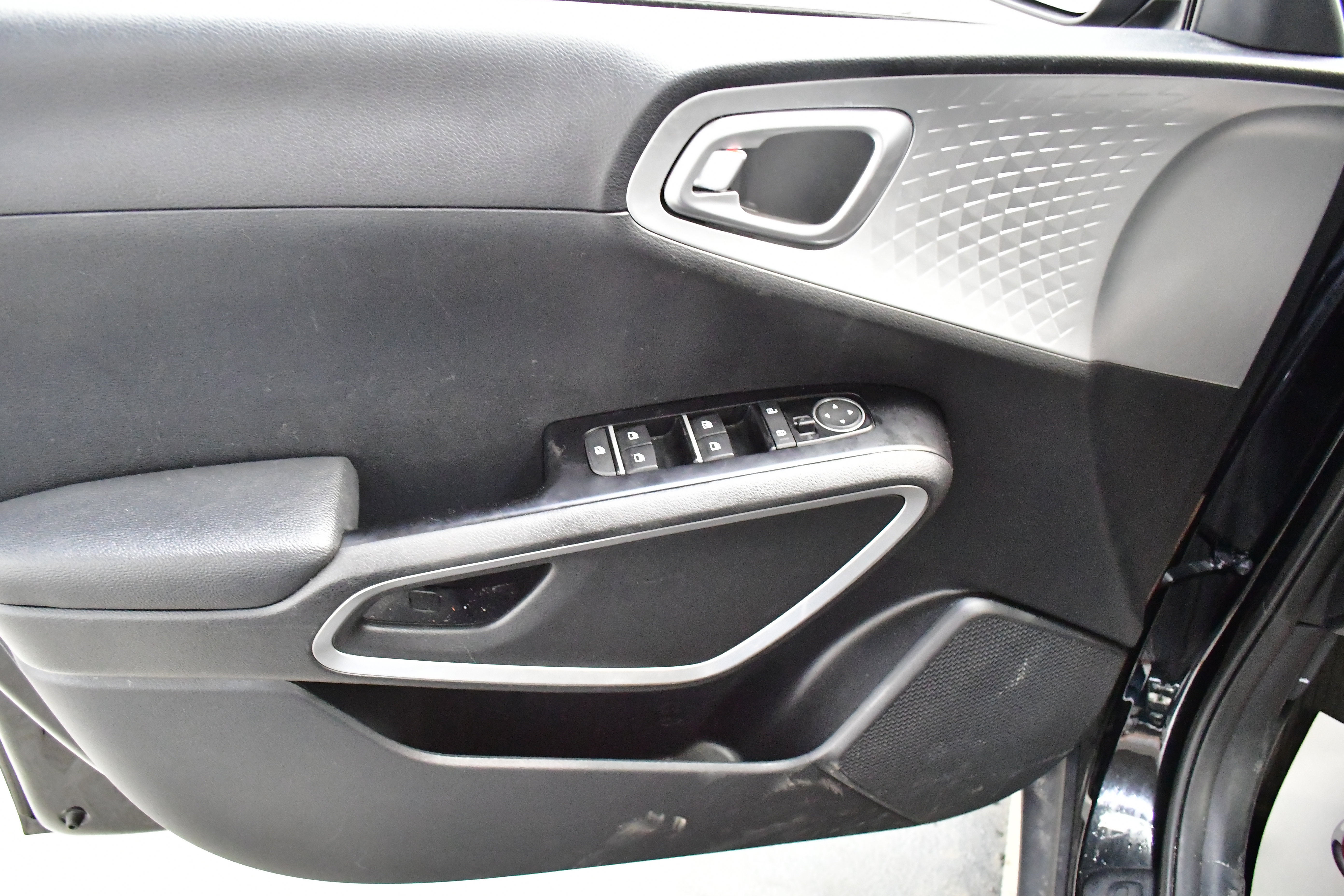 Used 2025 Kia Soul LX w/ LX Technology Package image 17