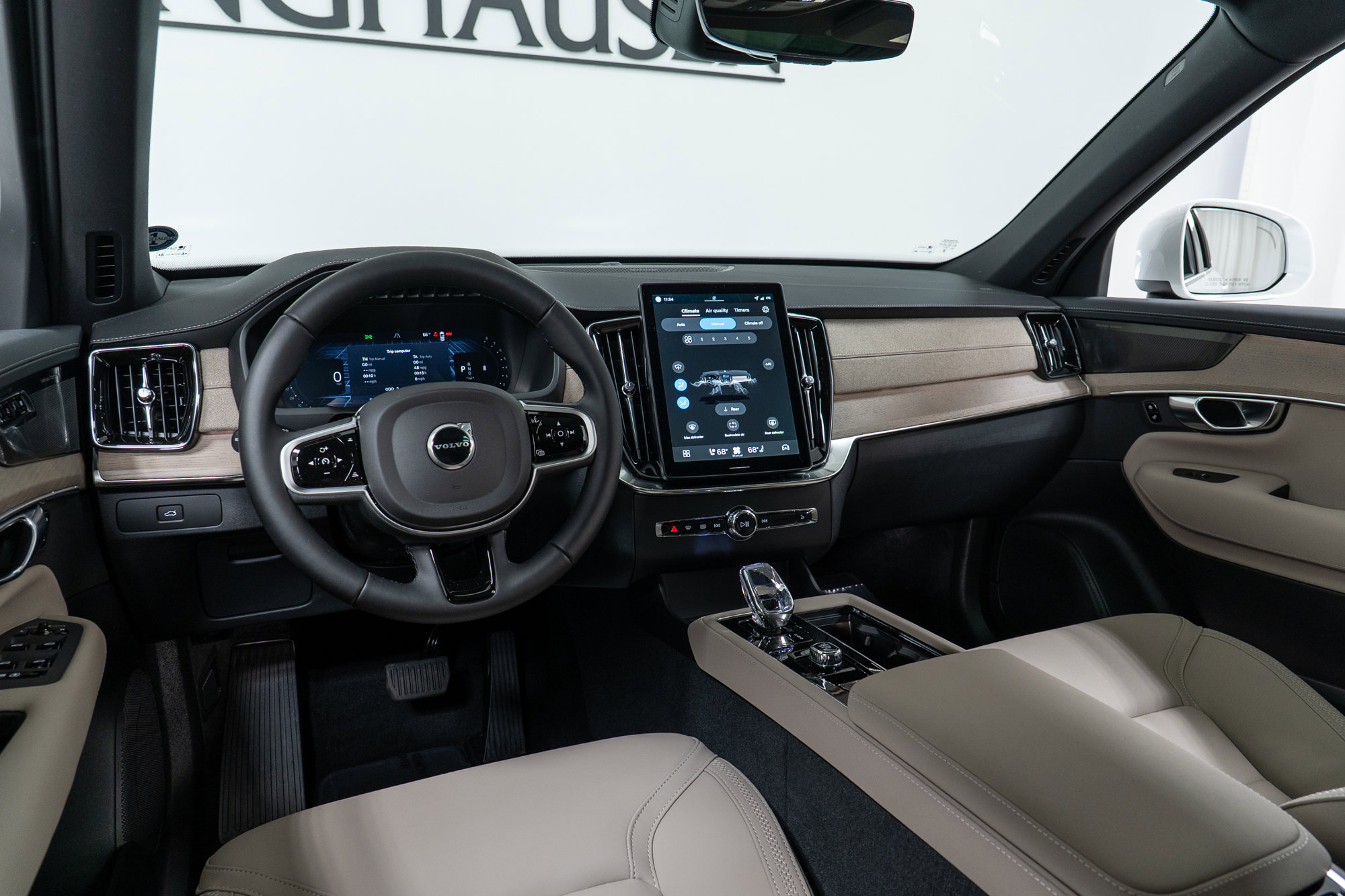 New 2026 Volvo XC90 B6 Plus w/ Protection Package Premier image 16