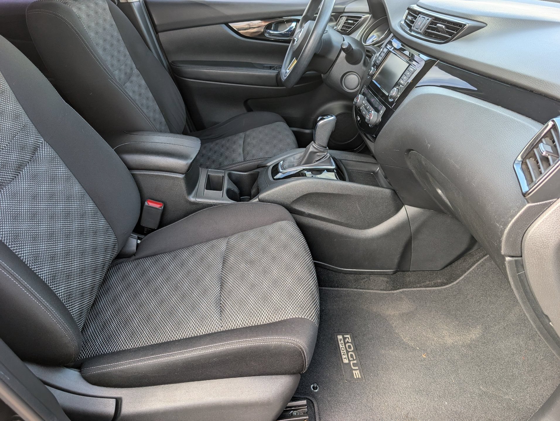 Used 2019 Nissan Rogue Sport SV FWD image 11