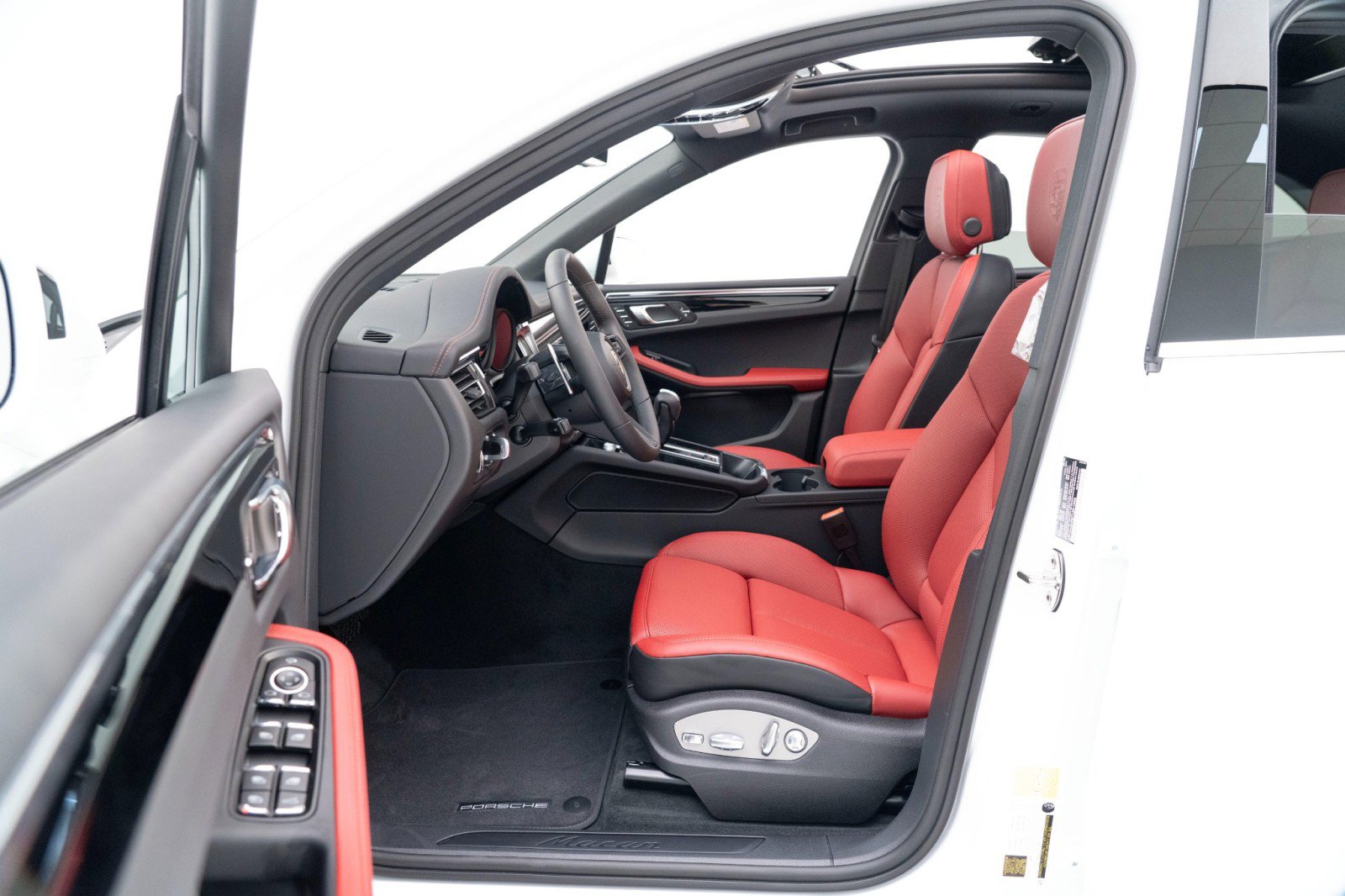 New 2026 Porsche Macan image 17