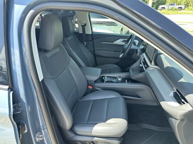 Used 2025 Ford Explorer Active w/ Active Comfort Package AWD/4WD image 28