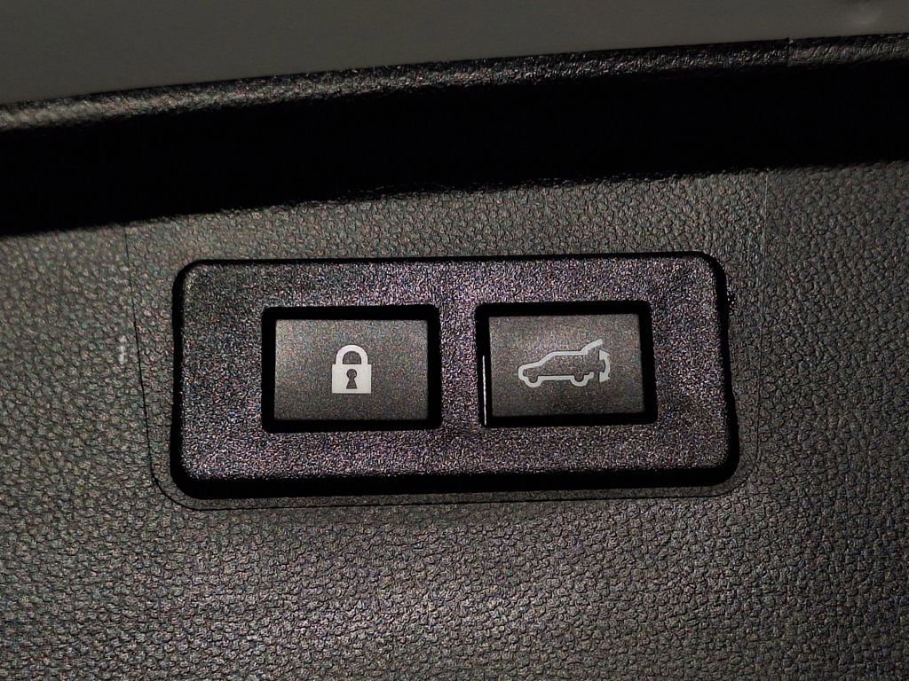 Used 2022 Subaru Outback Touring w/ Popular Package #2 image 30