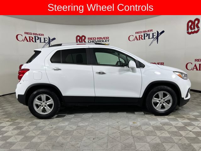 Used 2018 Chevrolet Trax LT w/ LT Convenience Package FWD image 9