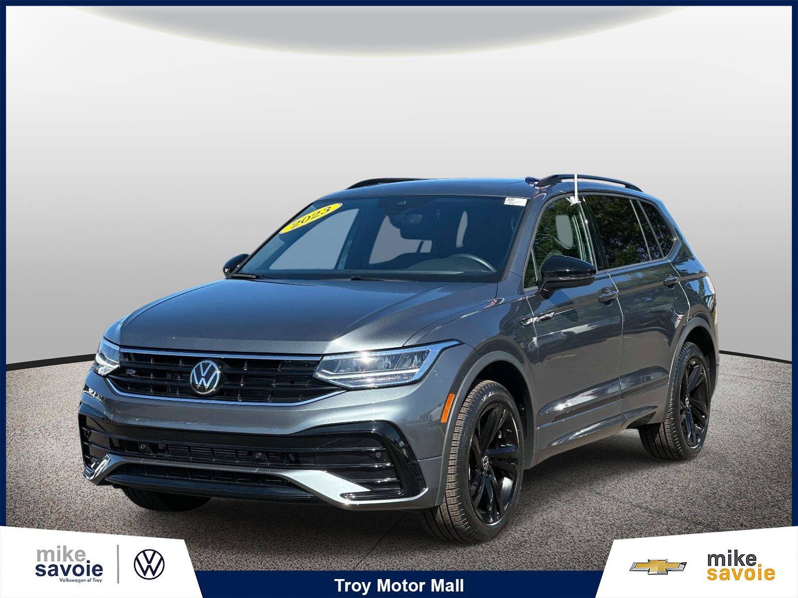 Used 2023 Volkswagen Tiguan SE R-Line FWD image 1
