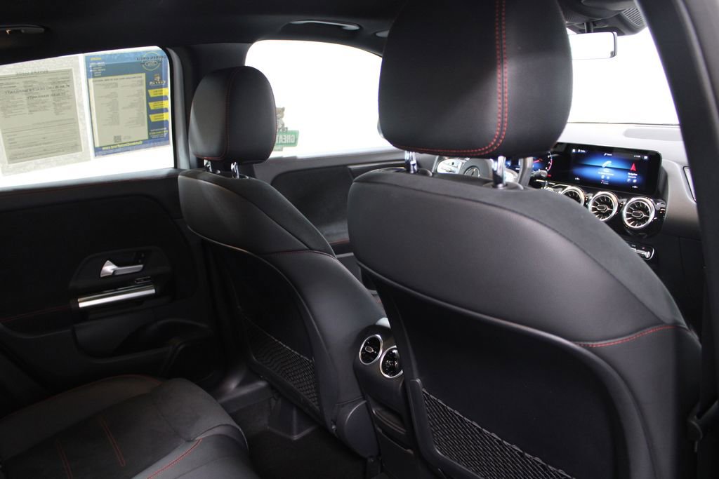 Used 2022 Mercedes-Benz GLA 35 AMG 4MATIC image 31