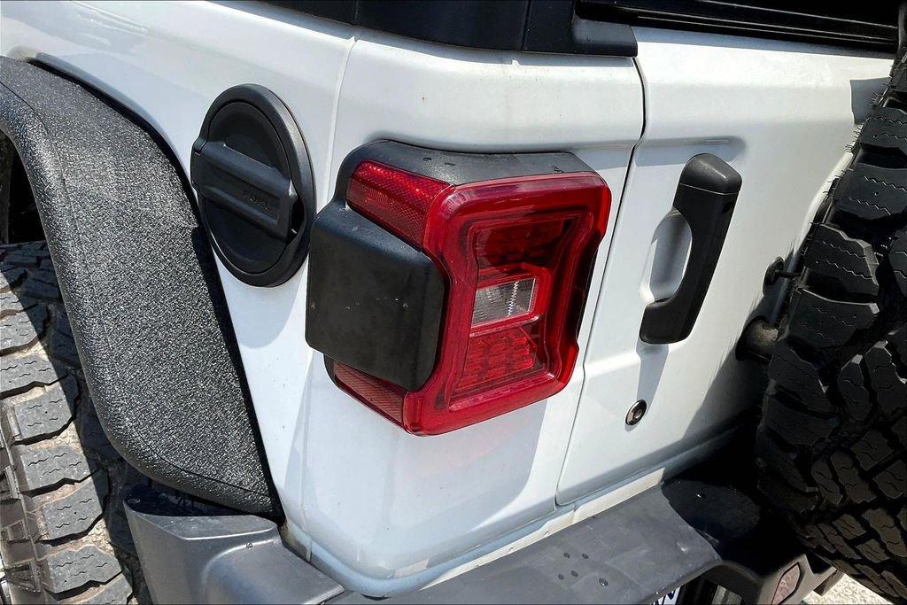 Used 2019 Jeep Wrangler Unlimited Sahara w/ Dual Top Group AWD/4WD image 31