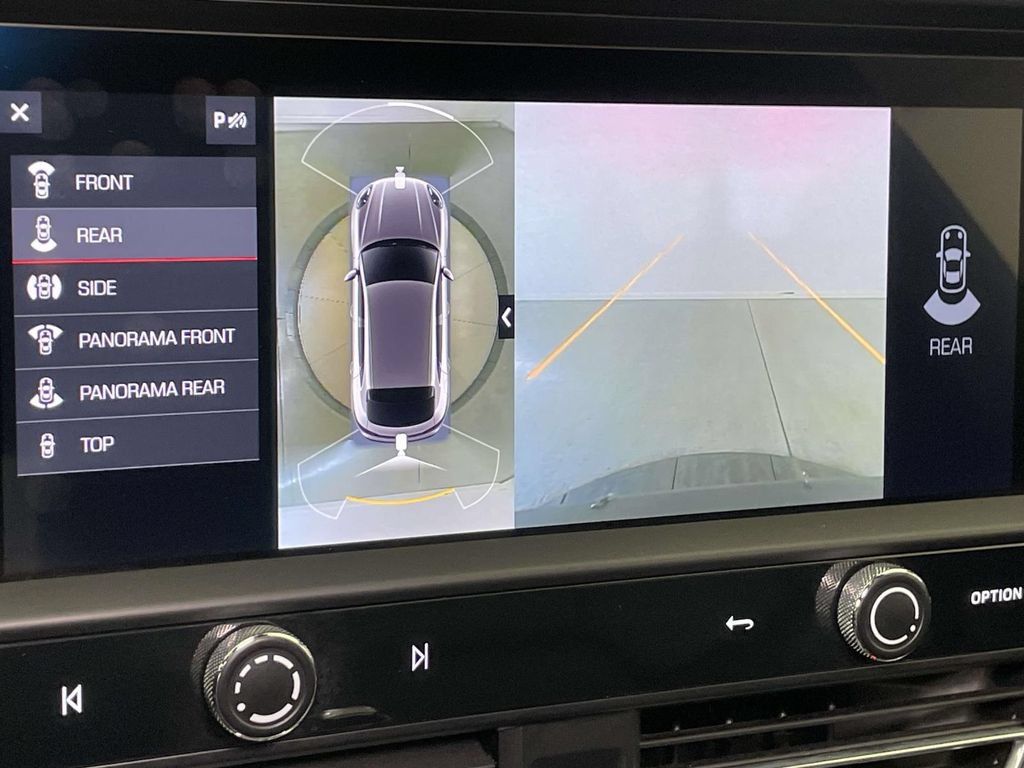 Certified 2023 Porsche Macan AWD/4WD image 32