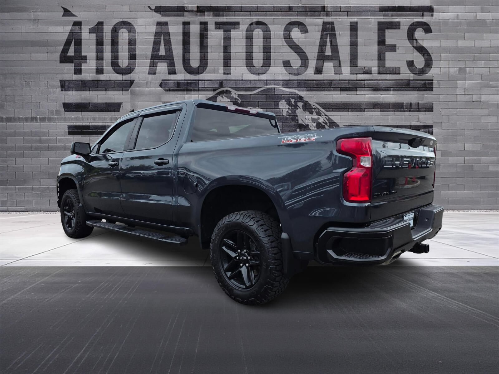 Used 2022 Chevrolet Silverado 1500 LT Trail Boss w/ Bed Protection Package AWD/4WD image 8