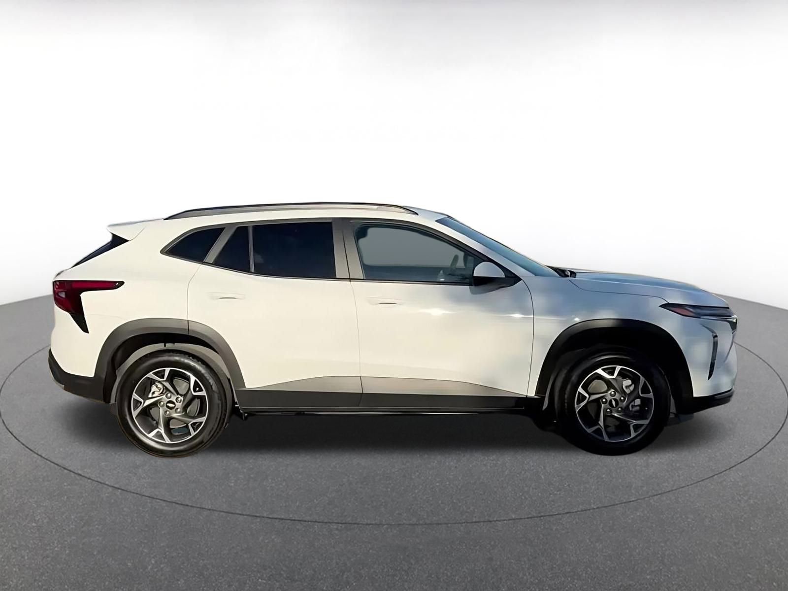 Used 2025 Chevrolet Trax LT image 15