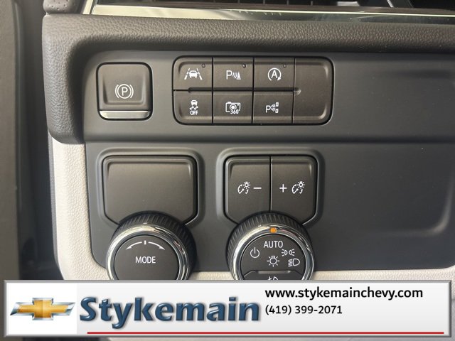 New 2026 Chevrolet Suburban Premier image 18