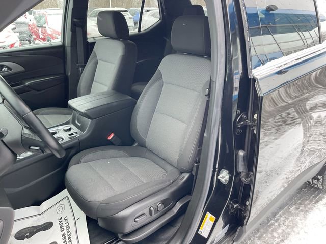 Certified 2023 Chevrolet Traverse LT w/ Rear Camera Mirror Package image 18