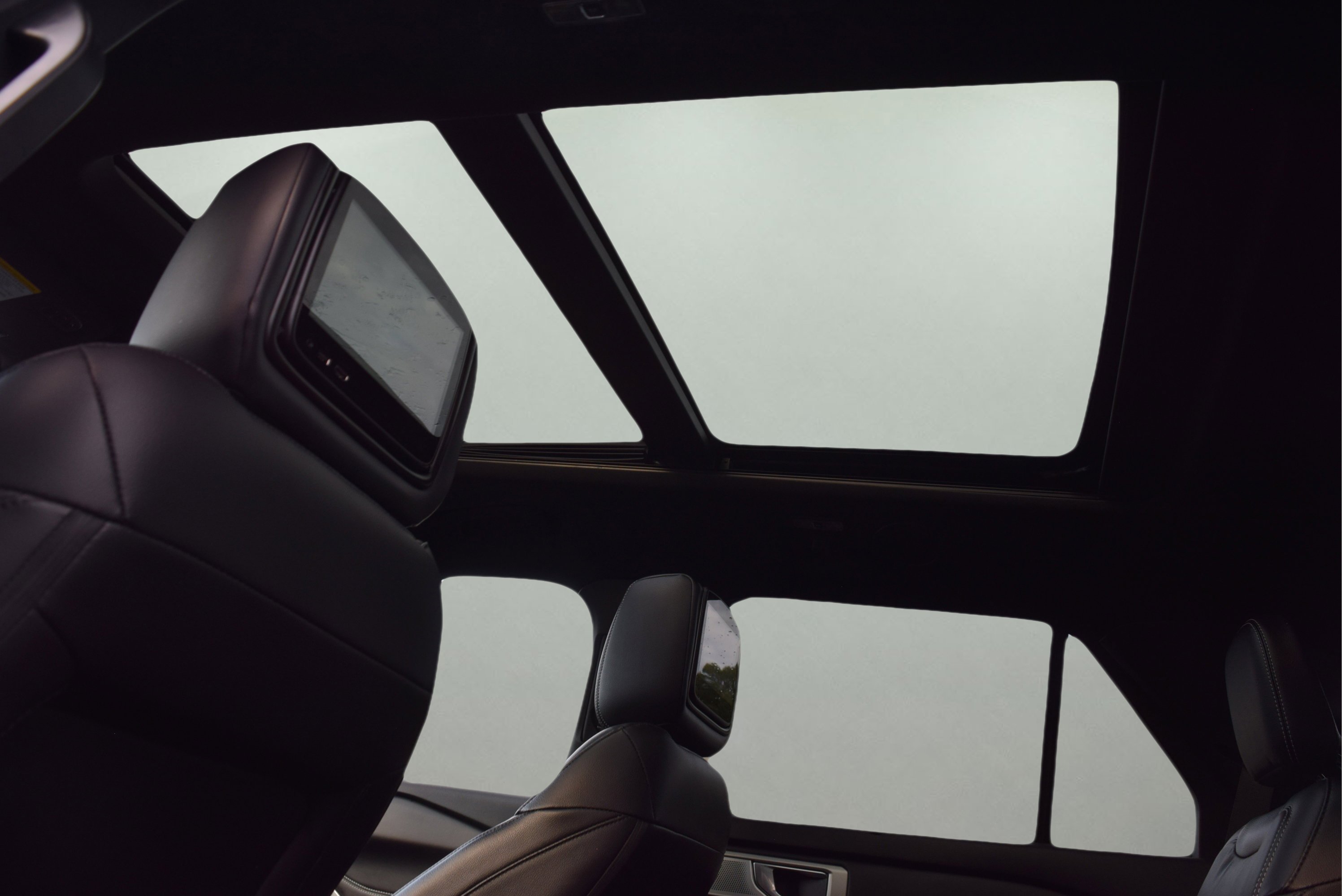 Certified 2022 Ford Explorer ST w/ Equipment Group 401A image 9