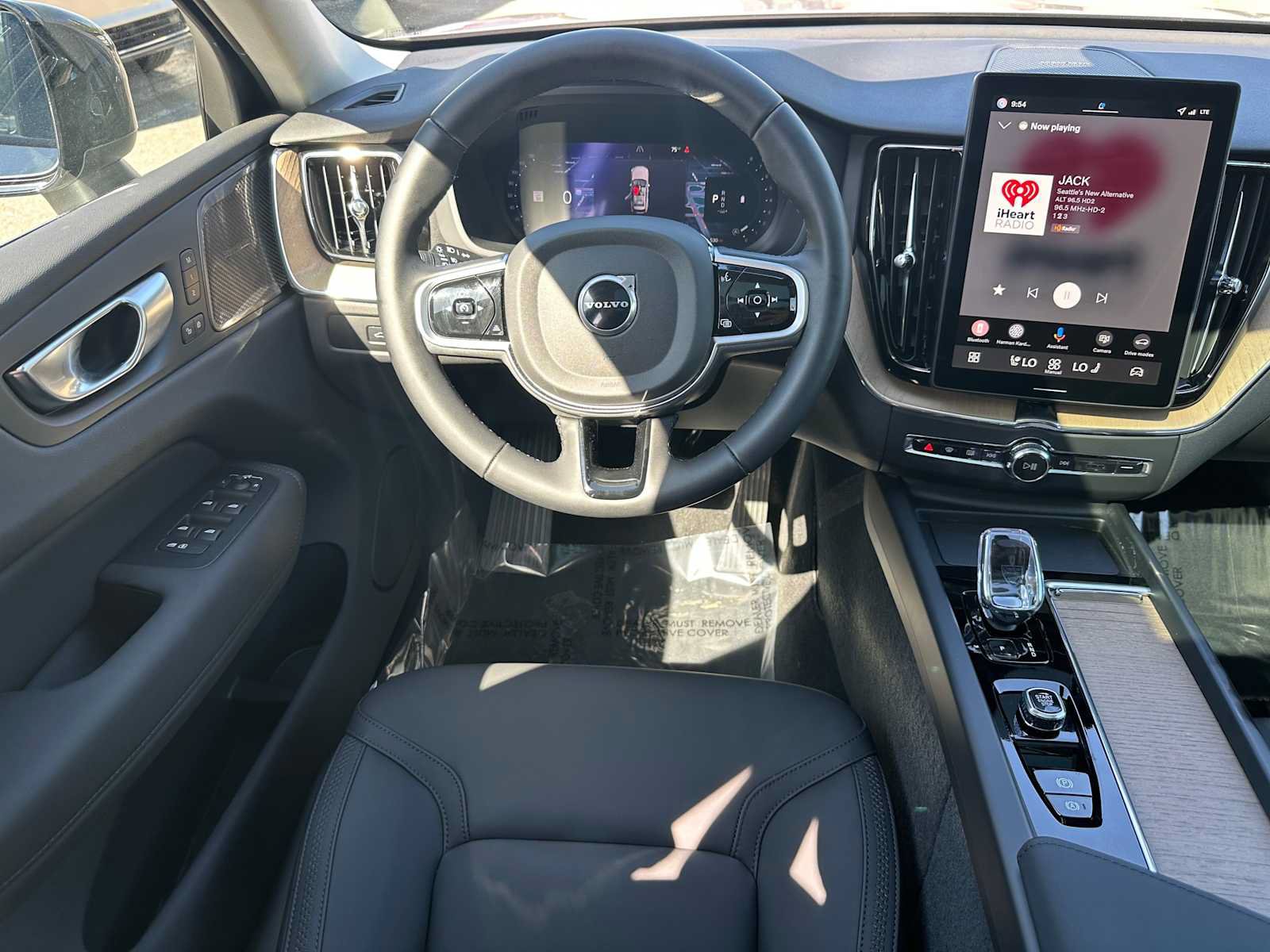 Used 2026 Volvo XC60 B5 Plus w/ Climate Package AWD/4WD image 17