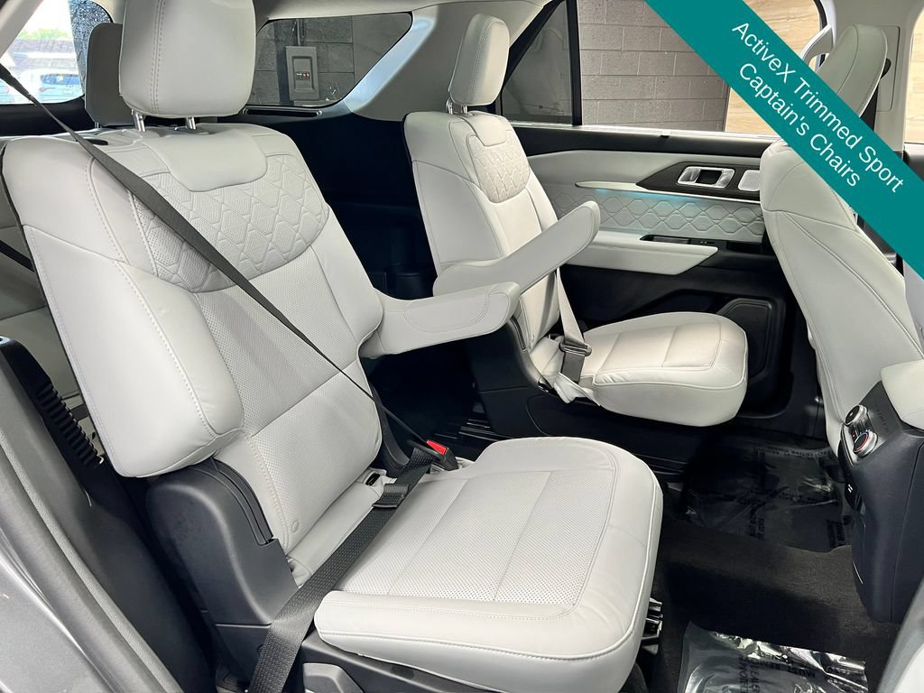 Used 2025 Ford Explorer Platinum w/ Ultimate Package AWD/4WD image 13