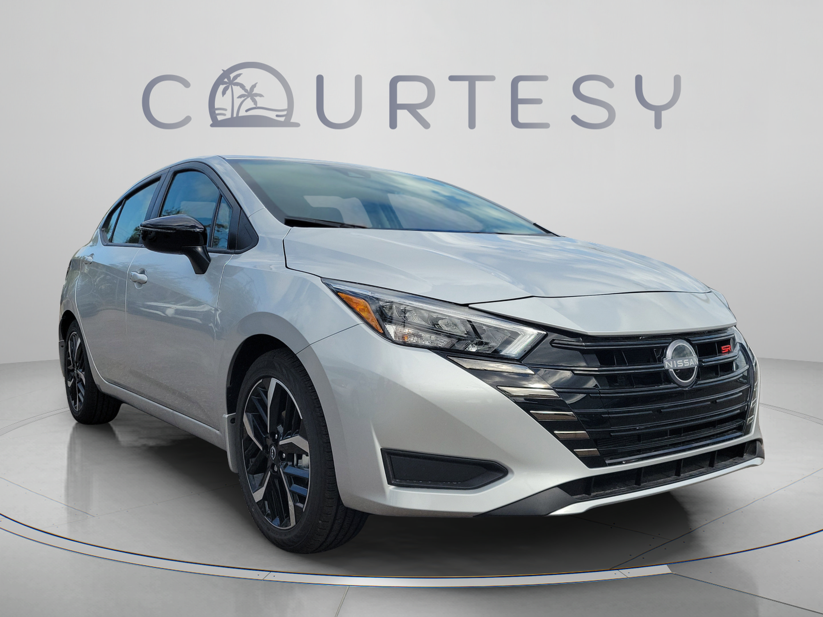 New 2025 Nissan Versa SR w/ Trunk Package FWD image 6