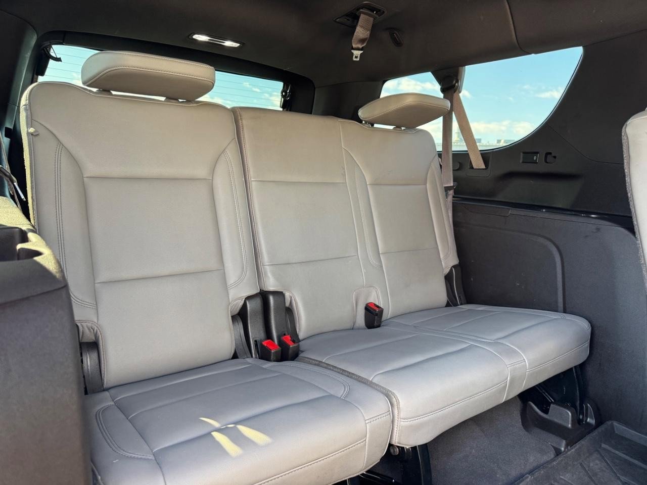 Used 2021 Chevrolet Suburban Z71 w/ Z71 Signature Package image 12