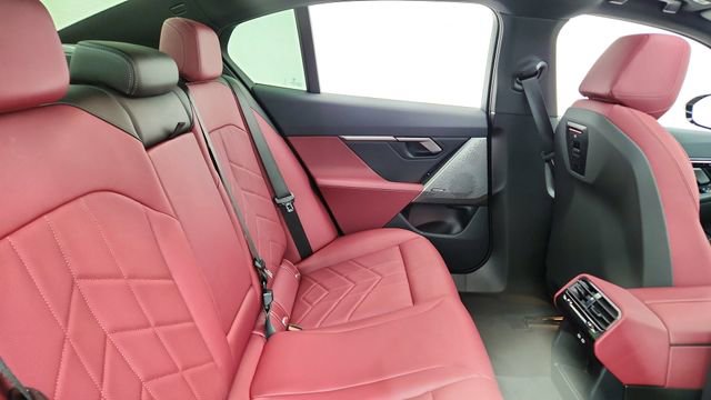 Used 2025 BMW i5 xDrive40 image 25