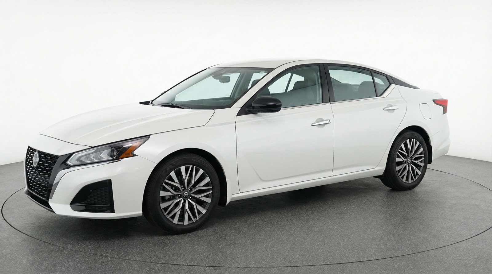 Used 2025 Nissan Altima 2.5 SV image 3