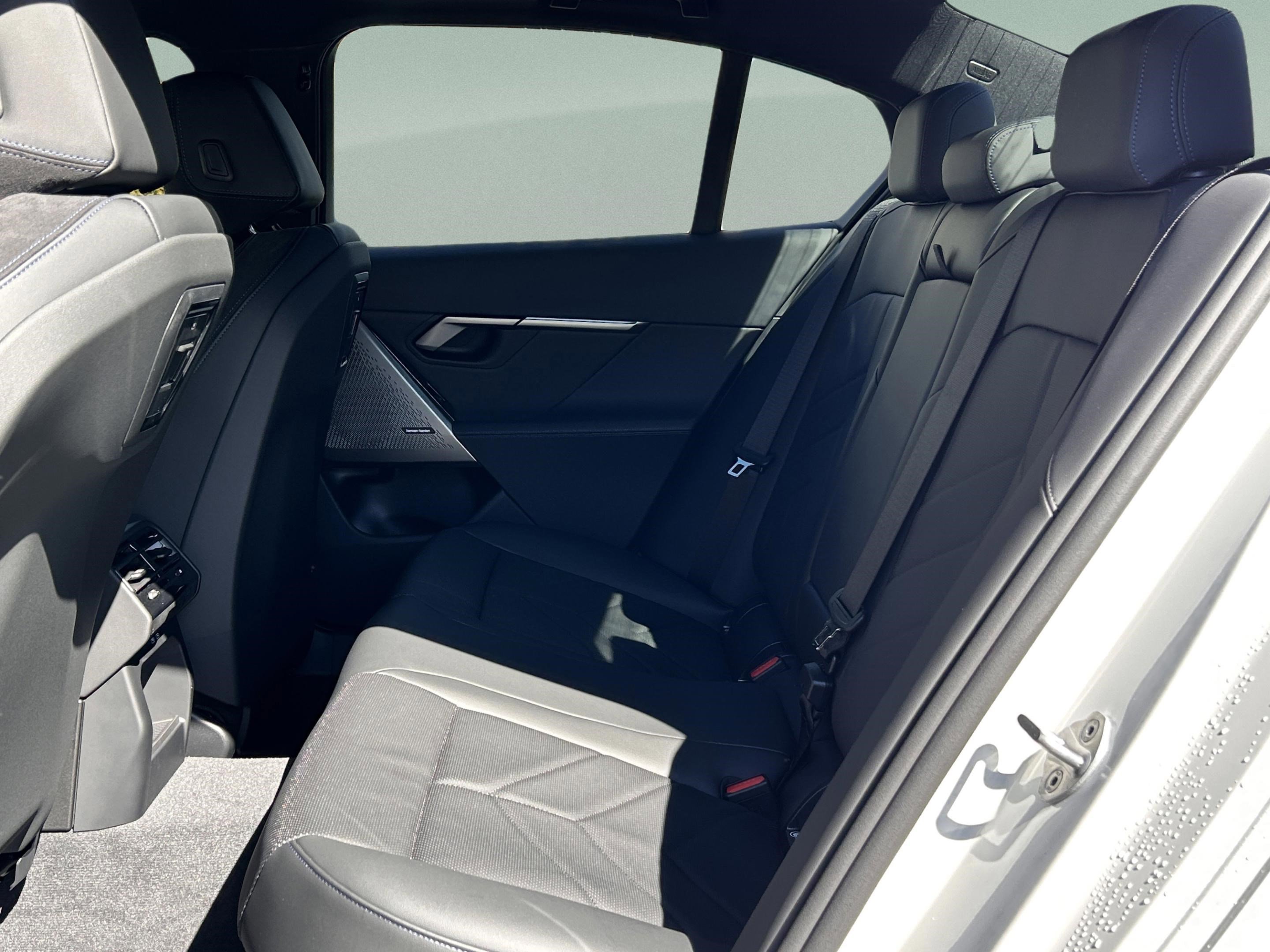 Used 2026 BMW i5 eDrive40 w/ M Sport Package image 18