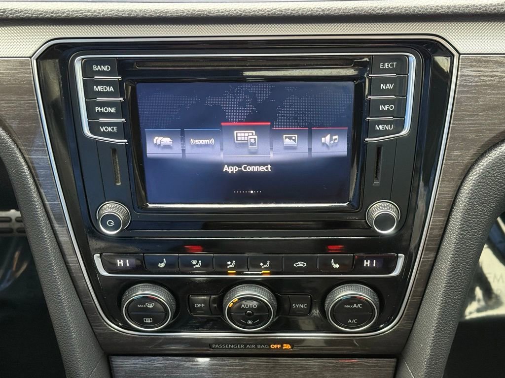 Used 2017 Volkswagen Passat 1.8T SEL Premium image 38