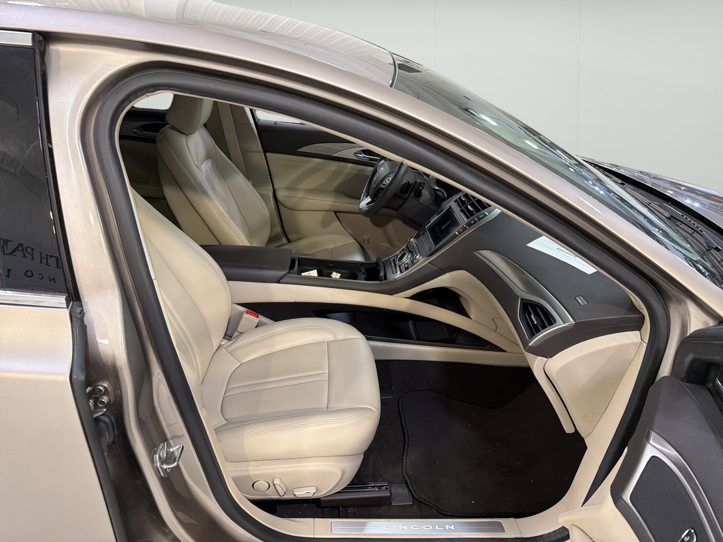 Used 2020 Lincoln MKZ w/ Convenience Package FWD image 13