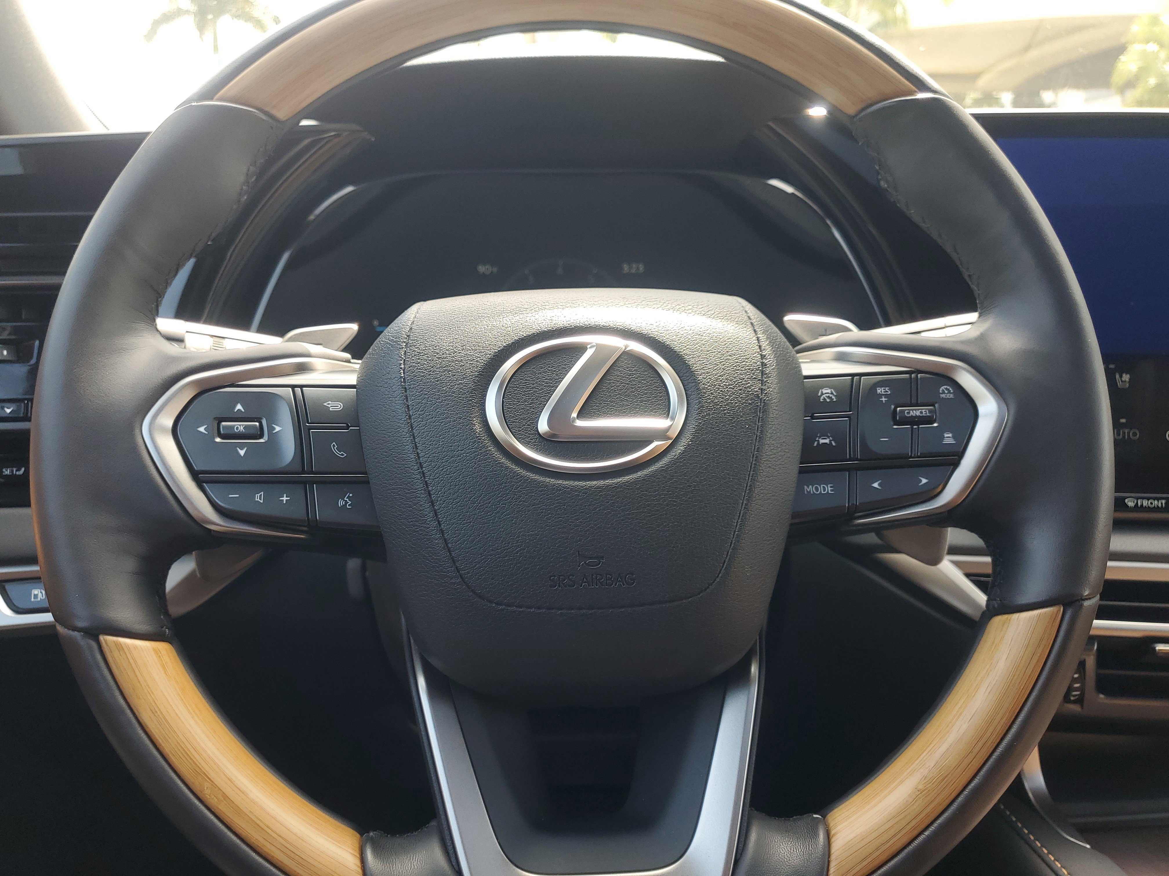 Used 2025 Lexus RX 350 Premium w/ Accessory Package (Z1) FWD image 25