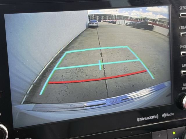 Used 2020 Toyota Highlander XLE AWD/4WD image 19