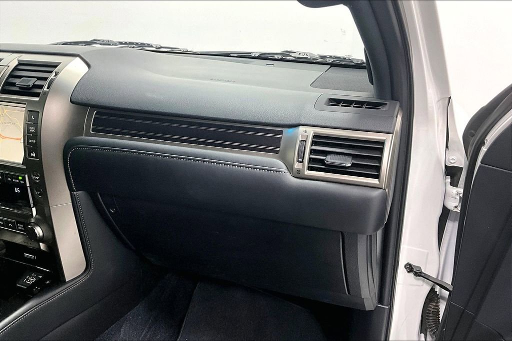 Used 2020 Lexus GX 460 Premium w/ Premium Package image 16