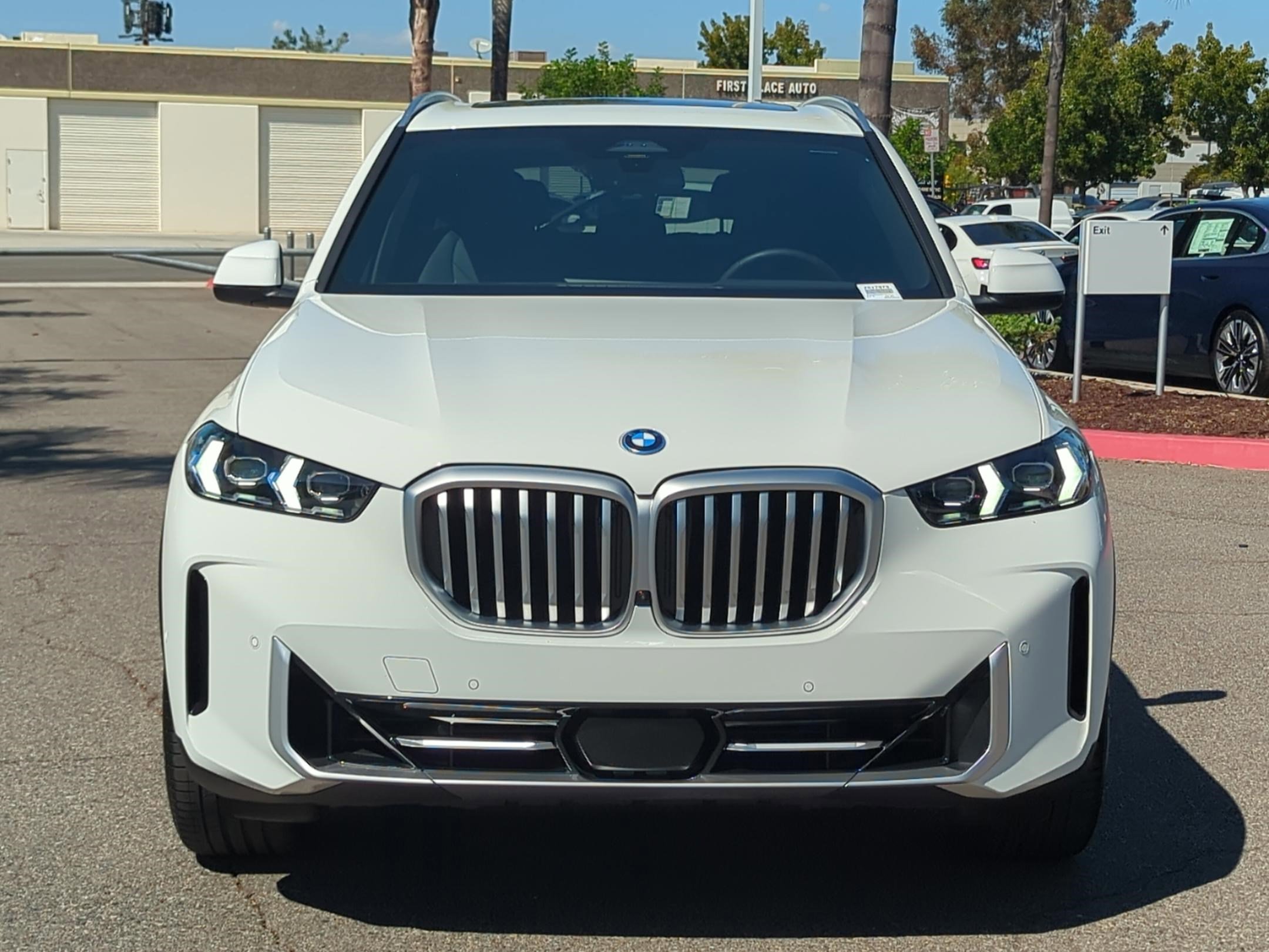 Used 2025 BMW X5 xDrive50e w/ Premium Package image 3