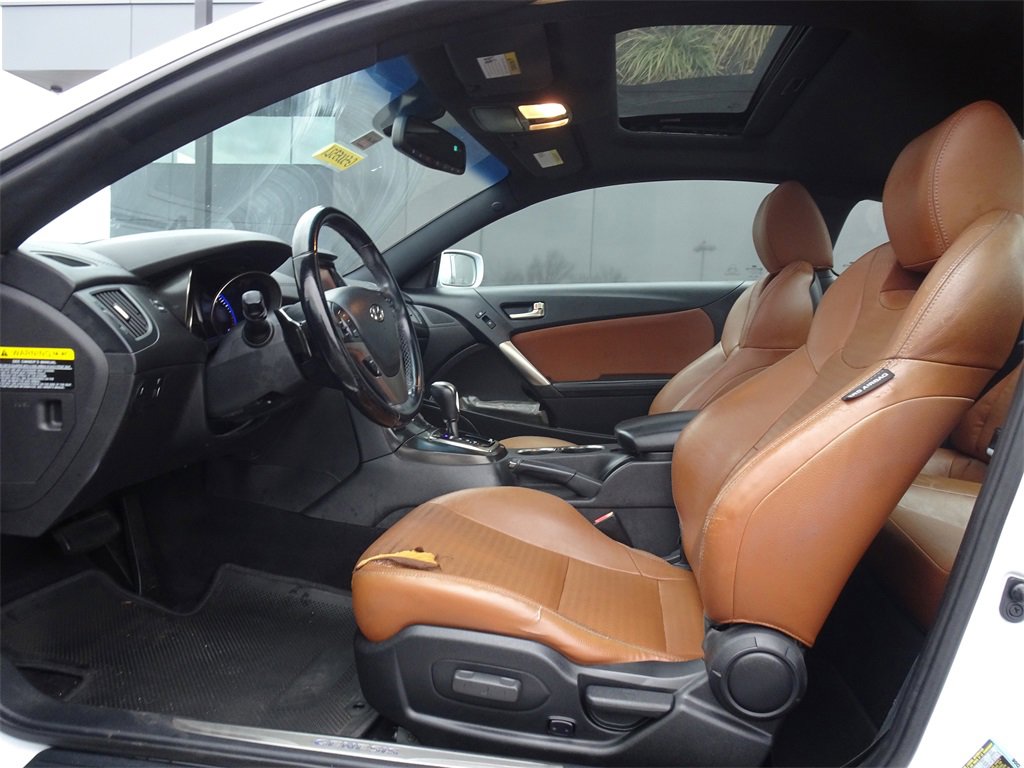Used 2014 Hyundai Genesis 3.8 image 7