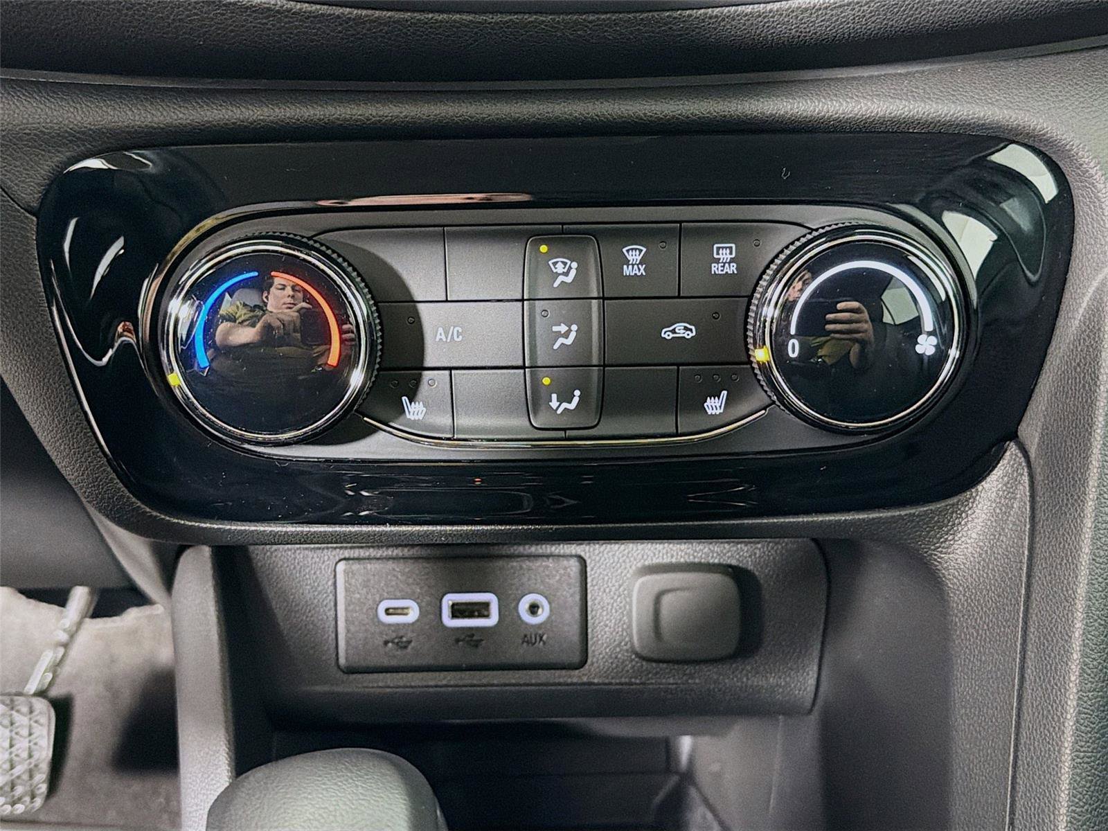 Used 2023 Buick Encore GX Preferred w/ Cold Weather Comfort Package image 17