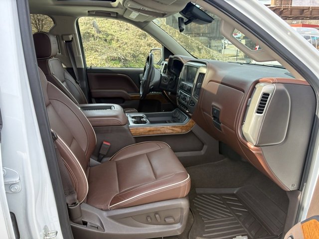 Used 2018 Chevrolet Silverado 1500 High Country image 3