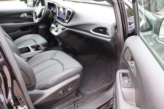Used 2026 Chrysler Pacifica Select AWD/4WD image 57