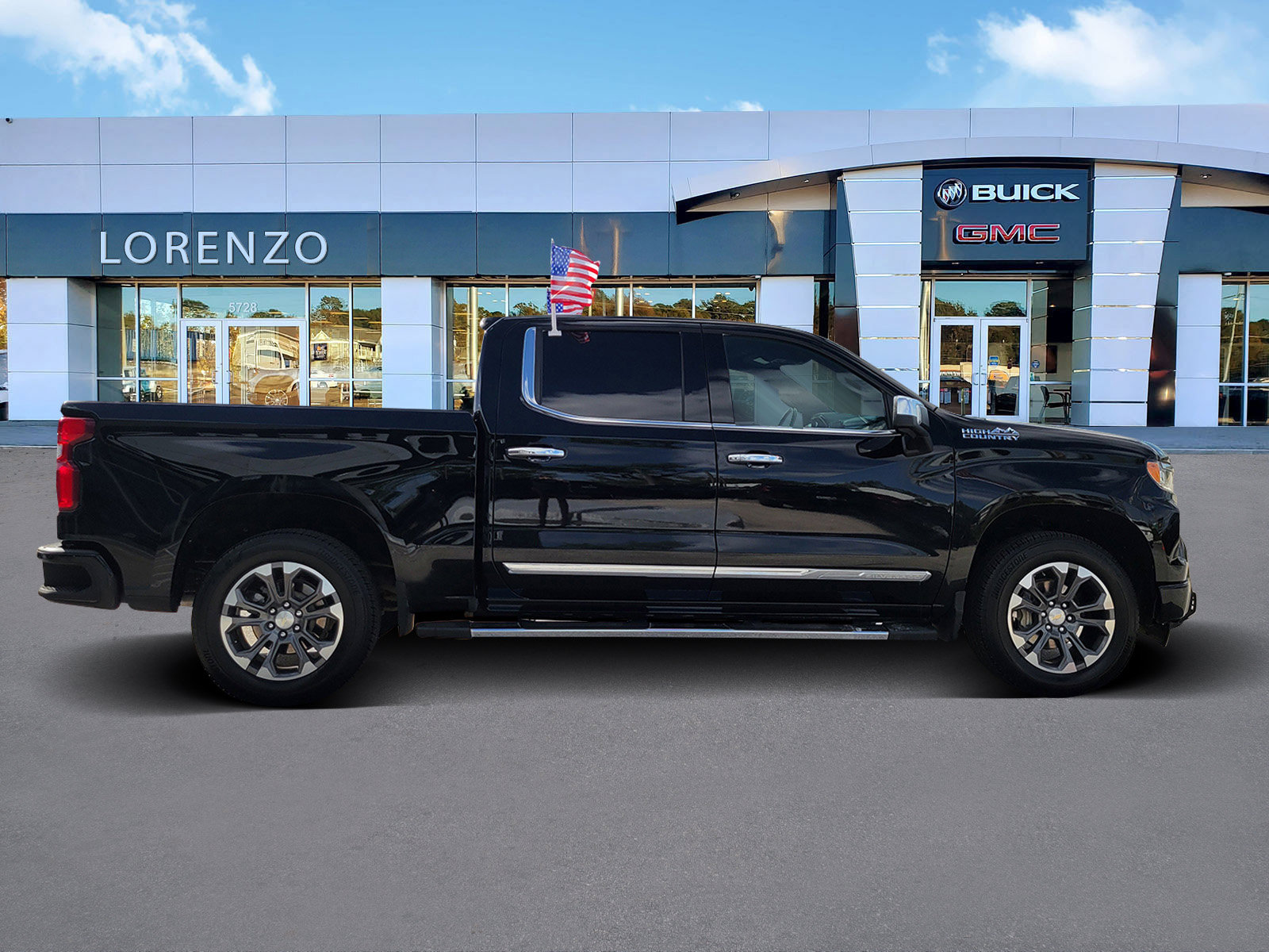 Used 2024 Chevrolet Silverado 1500 High Country w/ Technology Package AWD/4WD image 3