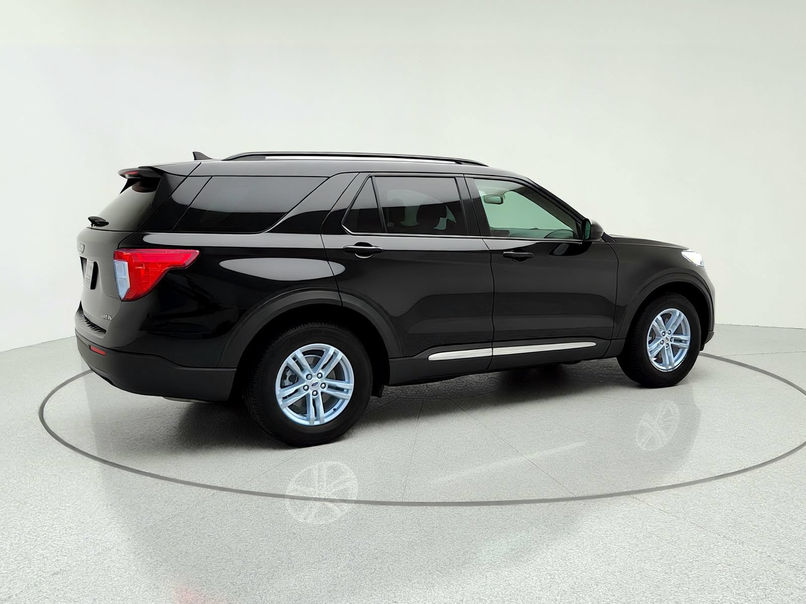 Used 2021 Ford Explorer XLT AWD/4WD image 8
