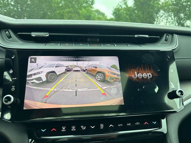 New 2026 Jeep Grand Cherokee Limited w/ Limited Altitude Package AWD/4WD image 12