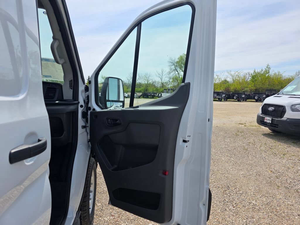 New 2026 Ford Transit 250 148 Medium Roof w/ Load Area Protection Package RWD image 19