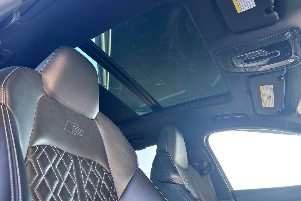 Used 2022 Audi e-tron S Prestige image 15