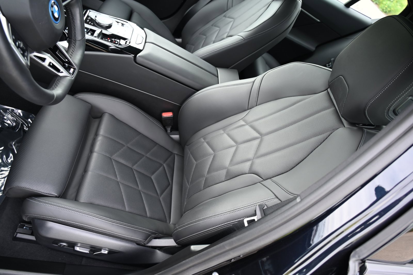 Certified 2025 BMW i5 eDrive40i w/ M Sport Package image 16