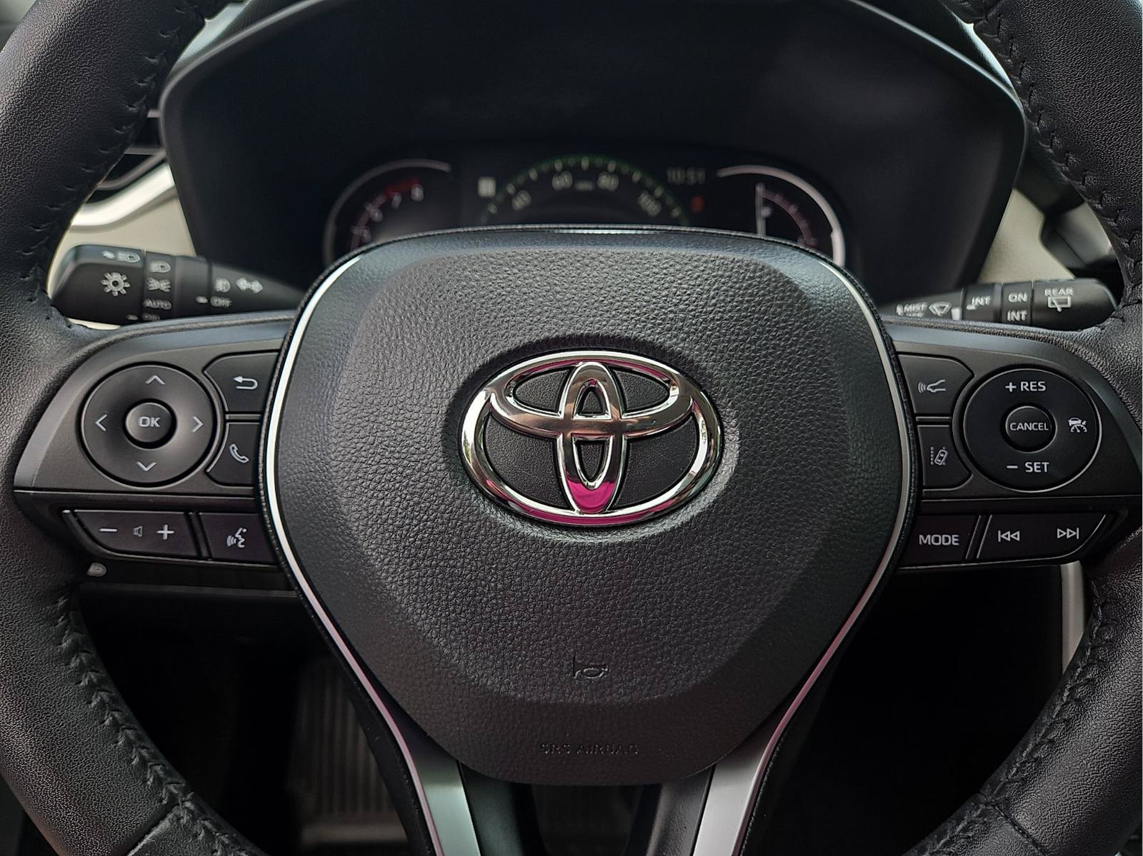 Used 2025 Toyota RAV4 XLE Premium FWD image 20