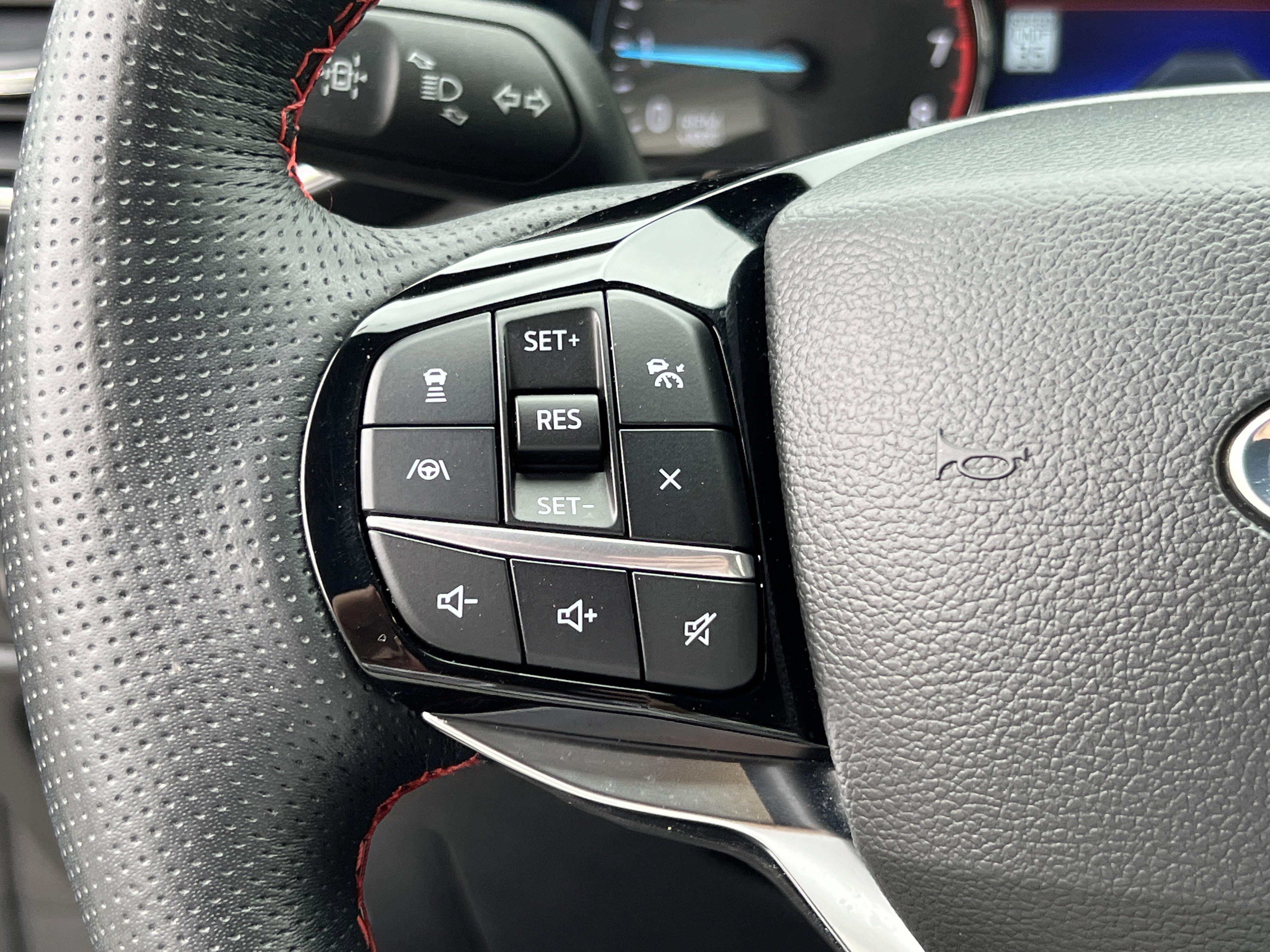 Used 2022 Ford Explorer ST-Line w/ Class IV Trailer Tow Package image 25