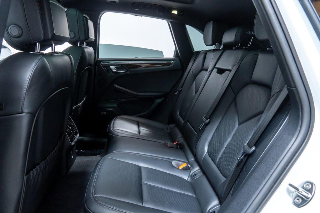 Certified 2026 Porsche Macan image 28