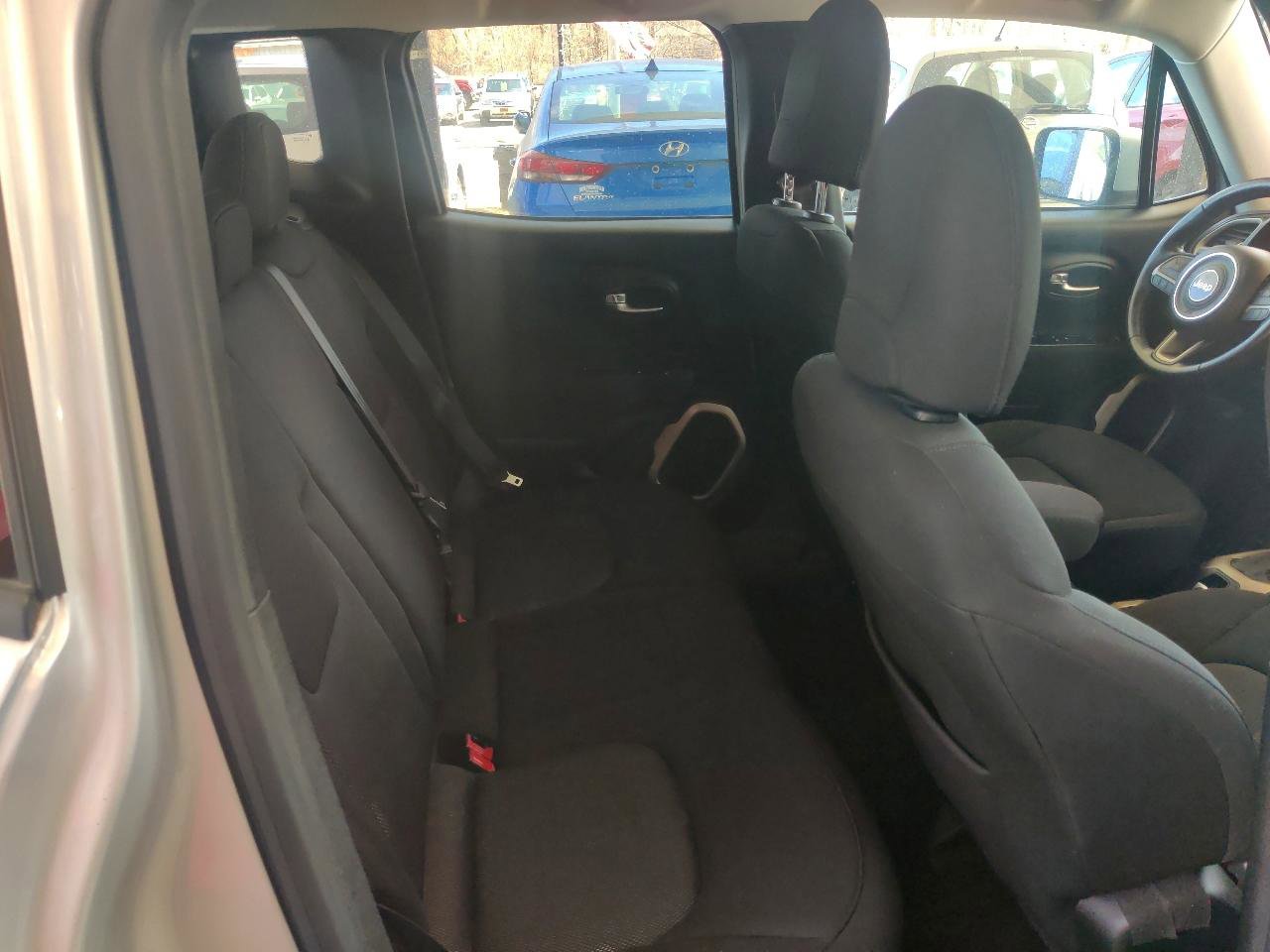 Used 2015 Jeep Renegade Latitude image 13