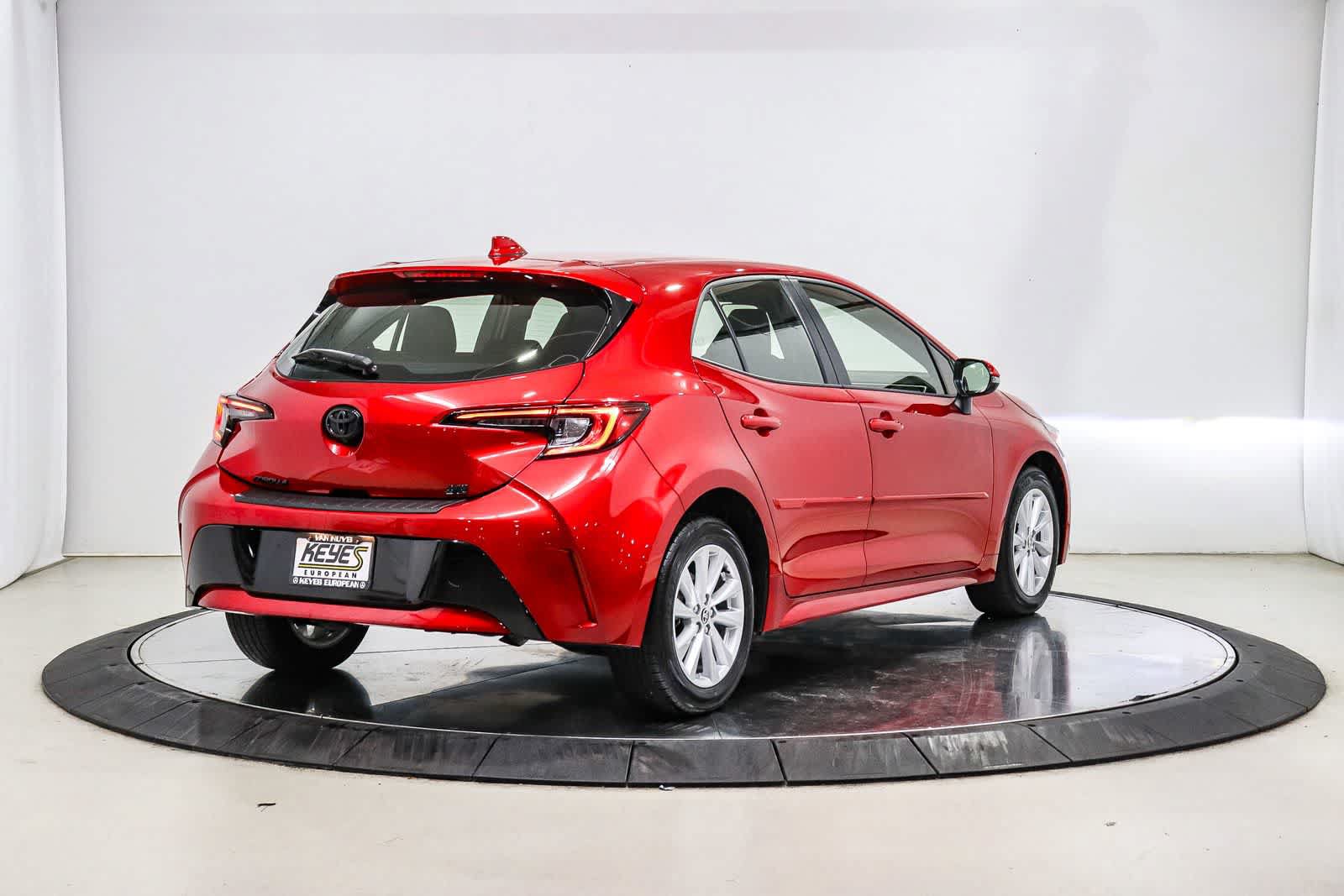 Used 2024 Toyota Corolla SE w/ SE Package FWD image 4