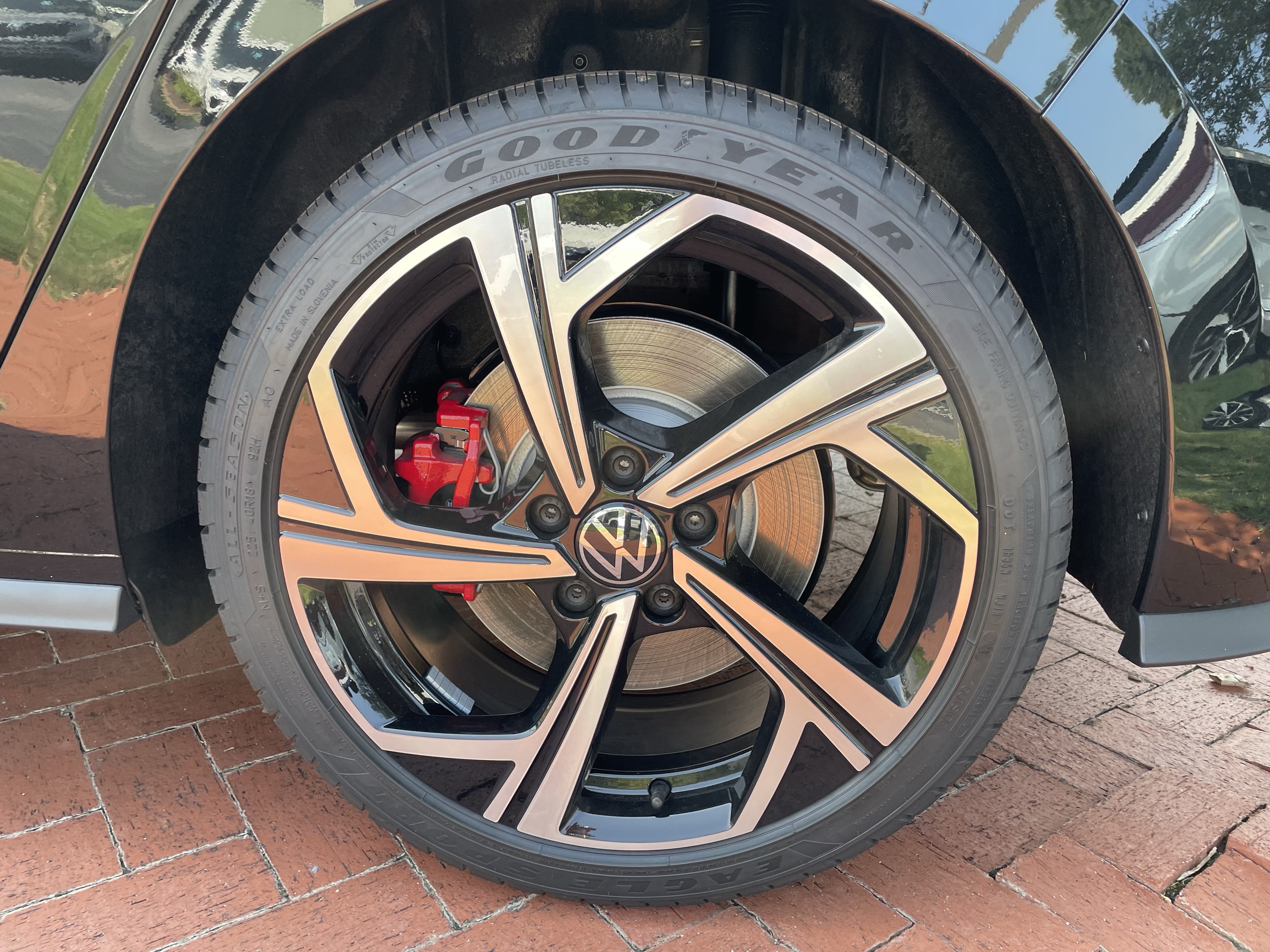 New 2026 Volkswagen GTI SE FWD image 8