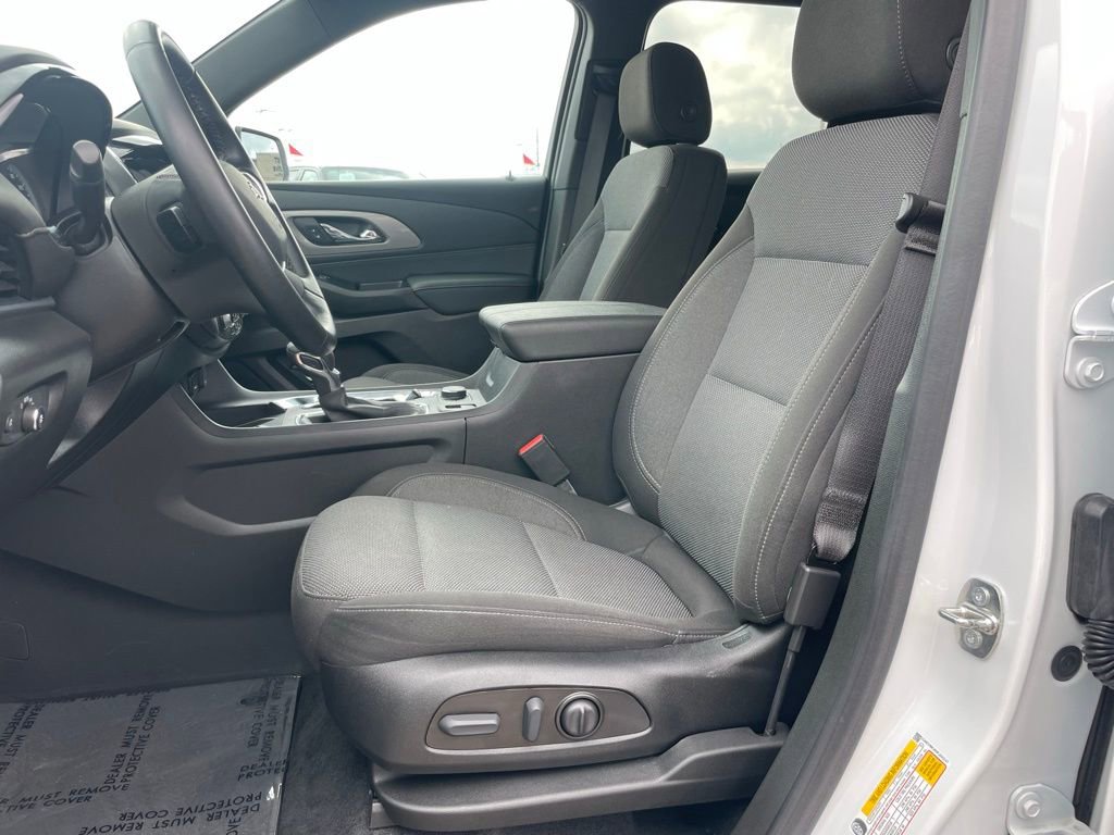 Used 2023 Chevrolet Traverse LT image 7
