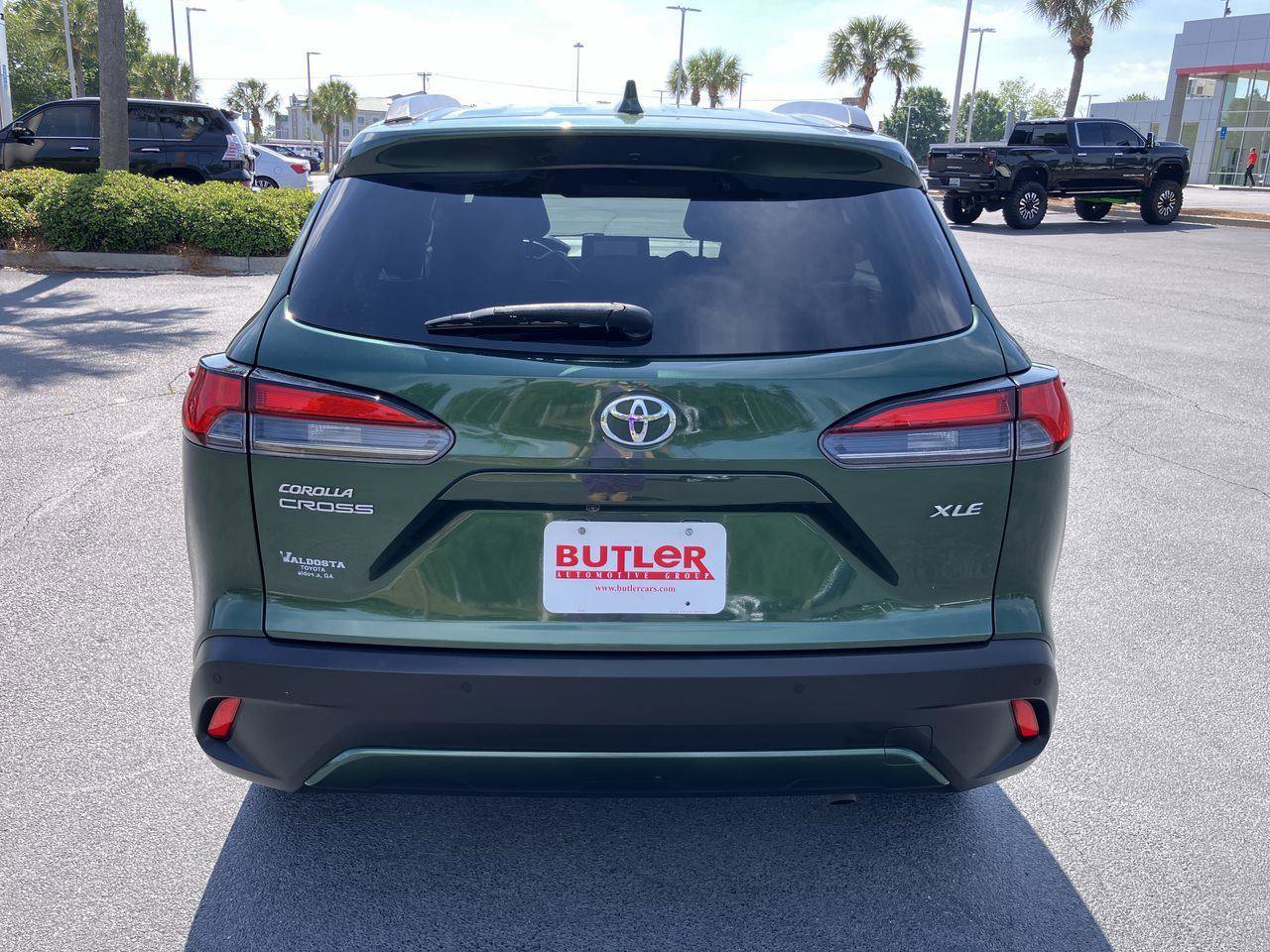 Certified 2022 Toyota Corolla Cross XLE FWD image 4